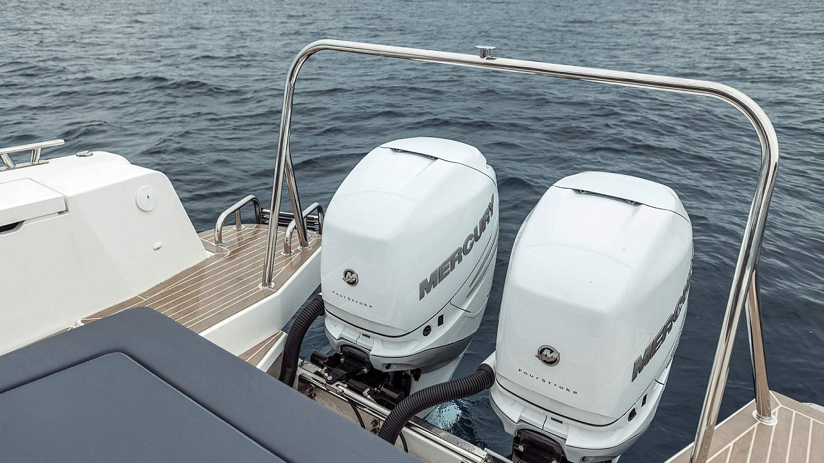 Аренда моторной лодки Nimbus T11 на Пхукете от Extremalov Group